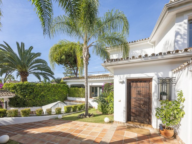 5 Bedrooms Villa in Los Monteros