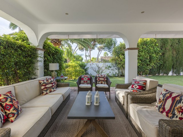5 Bedrooms Villa in Los Monteros