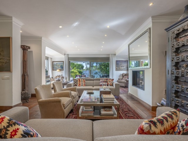 5 Bedrooms Villa in Los Monteros