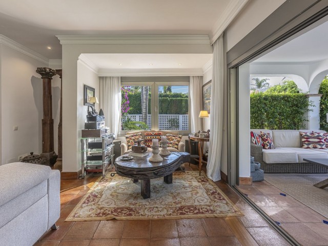 5 Bedrooms Villa in Los Monteros