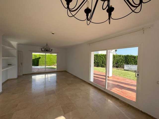 5 Bedrooms Villa in Nueva Andalucía