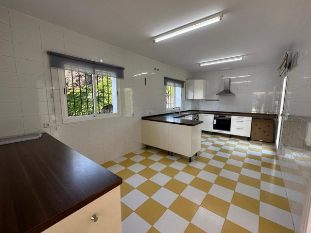 5 Bedrooms Villa in Nueva Andalucía