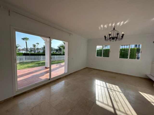 5 Bedrooms Villa in Nueva Andalucía