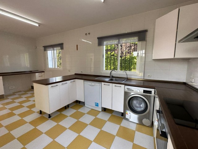 5 Bedrooms Villa in Nueva Andalucía