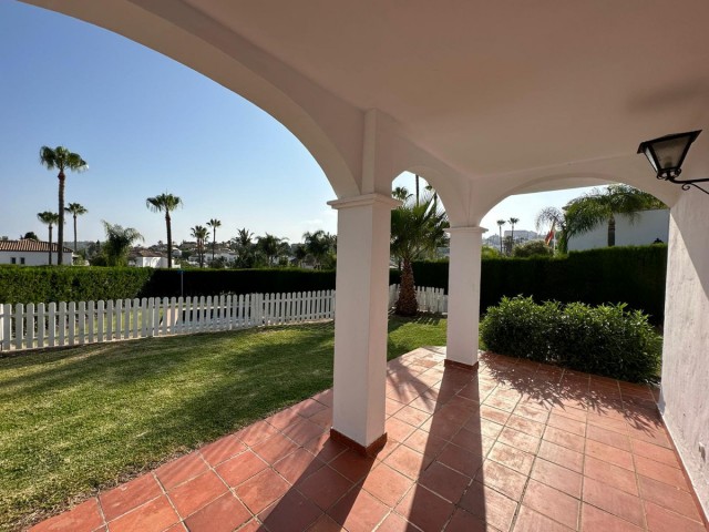 5 Bedrooms Villa in Nueva Andalucía