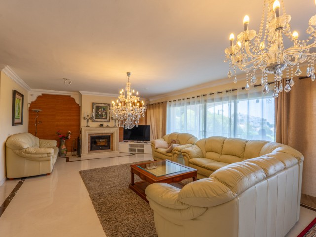 8 Soveroms Villa i Benahavís