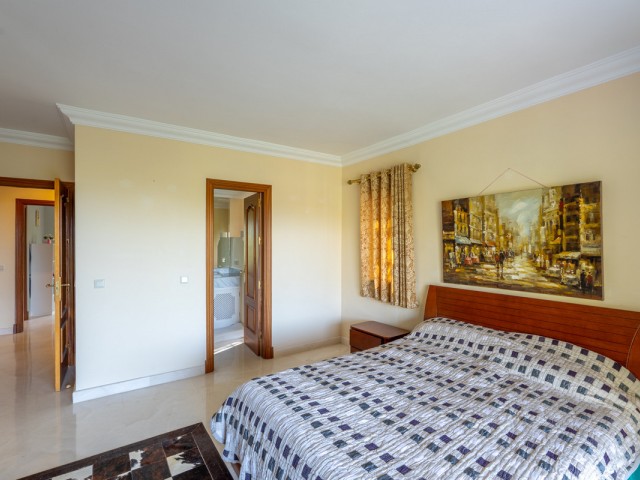 8 Soveroms Villa i Benahavís