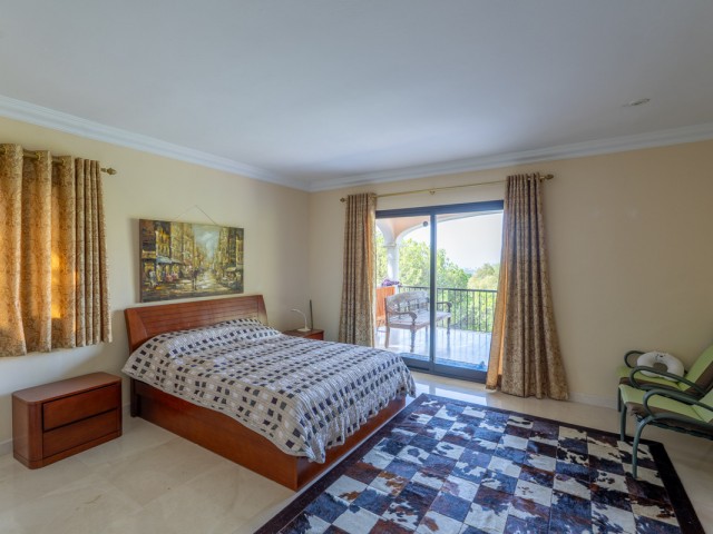 8 Soveroms Villa i Benahavís