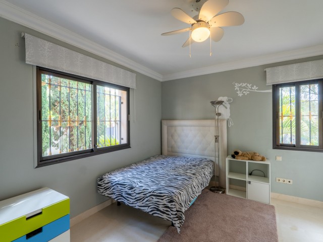 8 Soveroms Villa i Benahavís