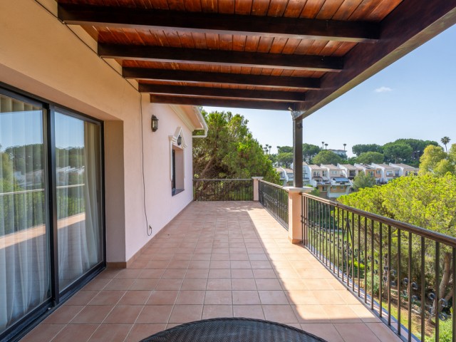 8 Soveroms Villa i Benahavís