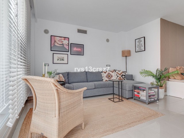 Apartamento con 3 Dormitorios  en Estepona