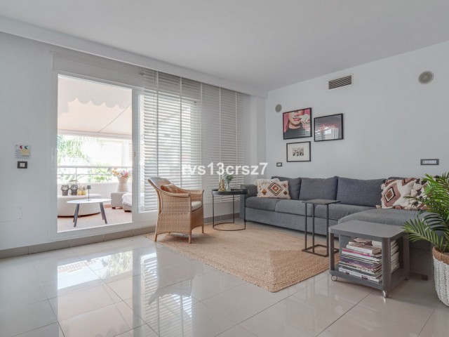 Apartamento con 3 Dormitorios  en Estepona