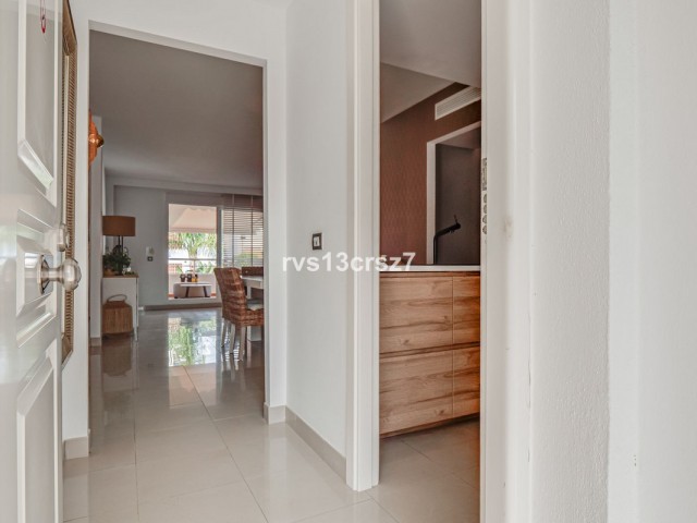 Apartamento con 3 Dormitorios  en Estepona