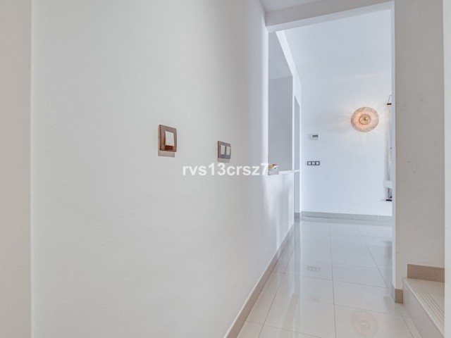 Apartamento con 3 Dormitorios  en Estepona