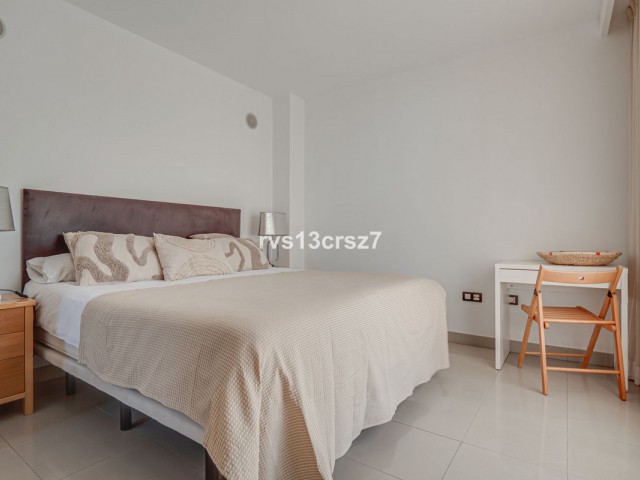 Apartamento con 3 Dormitorios  en Estepona