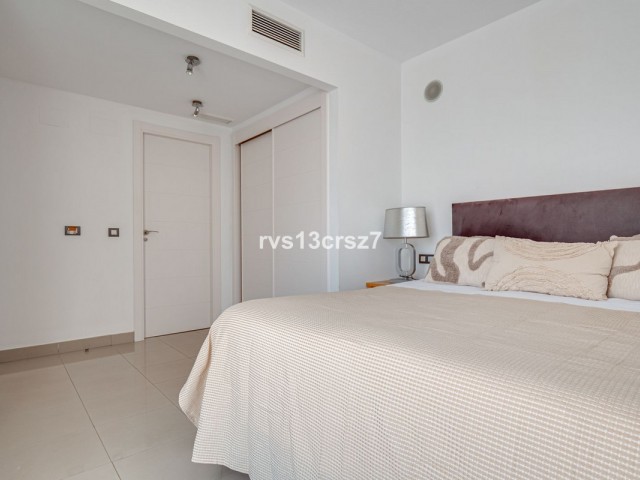 Apartamento con 3 Dormitorios  en Estepona