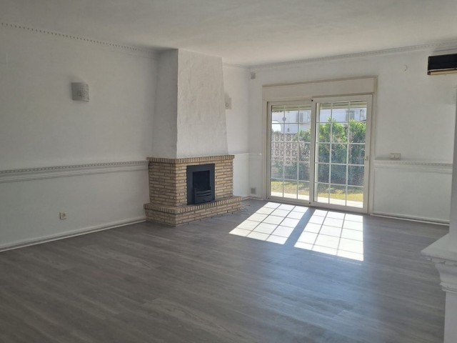 3 Bedrooms Villa in El Chaparral