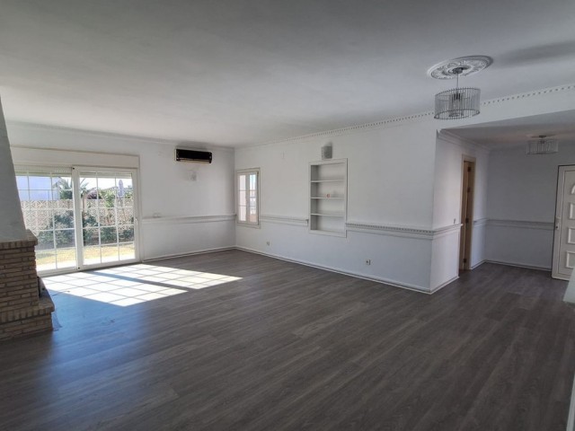 3 Bedrooms Villa in El Chaparral