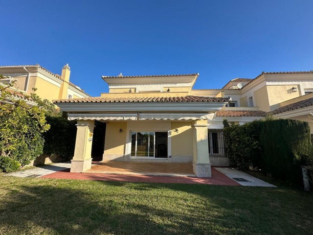 4 Bedrooms Townhouse in Marbella