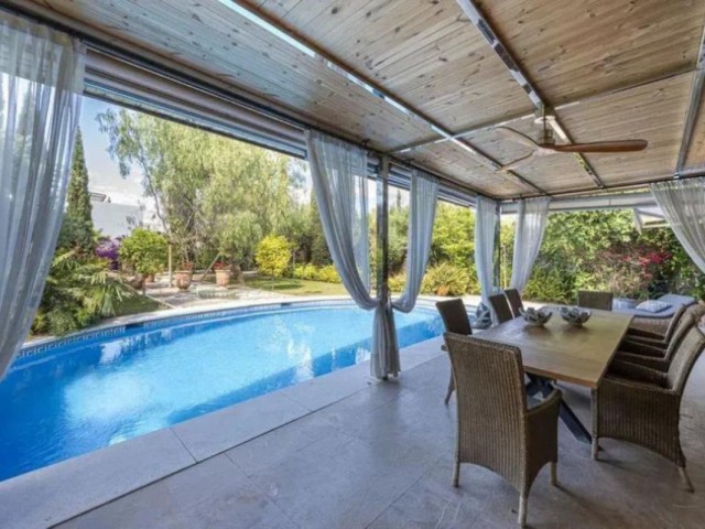 5 Bedrooms Villa in Marbella