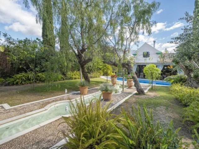 5 Bedrooms Villa in Marbella