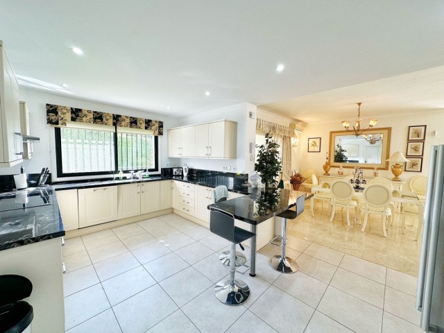 4 Schlafzimmer Villa in El Paraiso