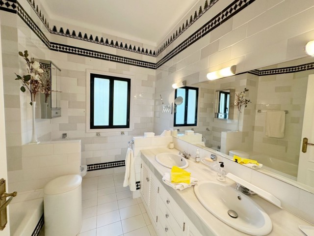 4 Schlafzimmer Villa in El Paraiso