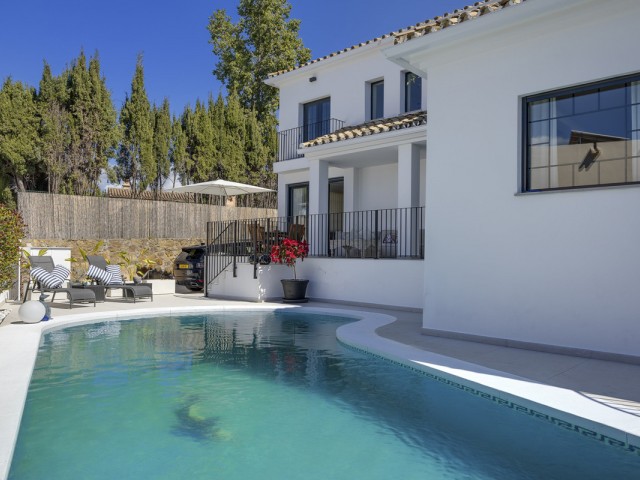 Villa avec 5 Chambres  à Guadalmina Alta