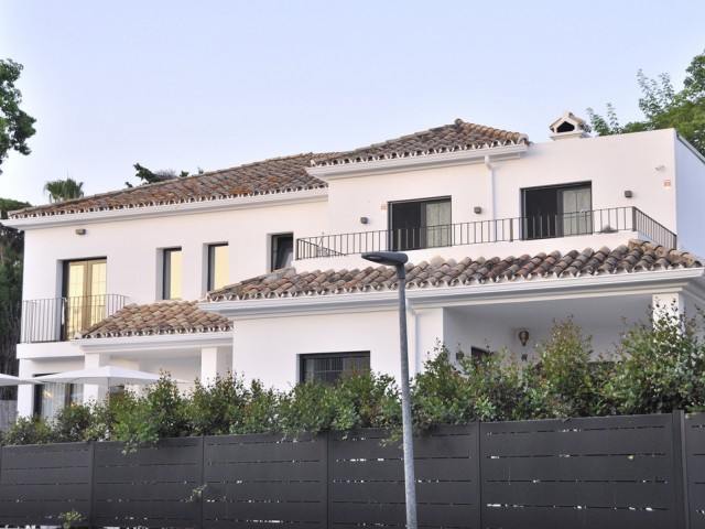 Villa avec 5 Chambres  à Guadalmina Alta