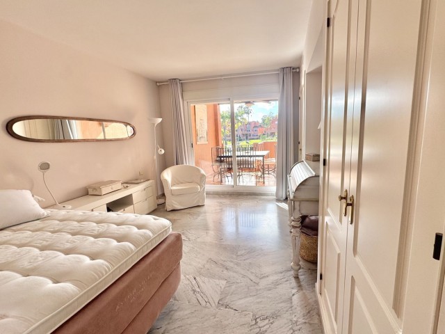 4 Bedrooms Apartment in Guadalmina Baja