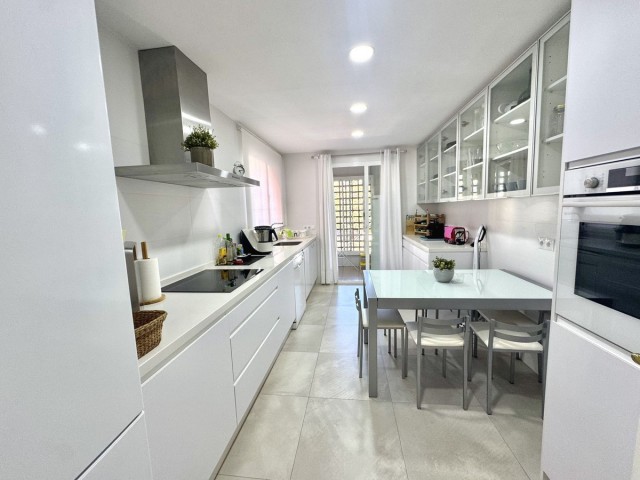 4 Soveroms Leilighet i Guadalmina Baja