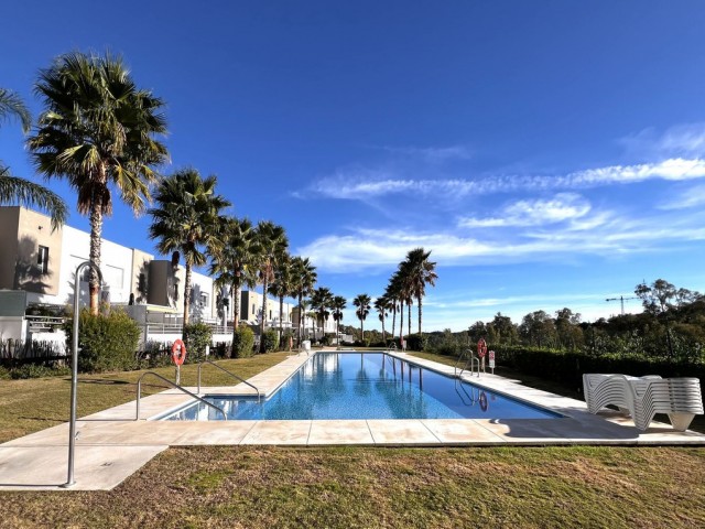 Adosado con 3 Dormitorios  en Estepona