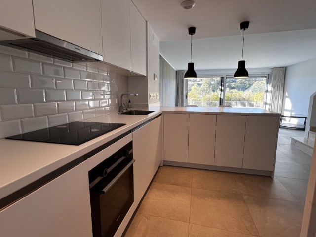 Adosado con 3 Dormitorios  en Estepona