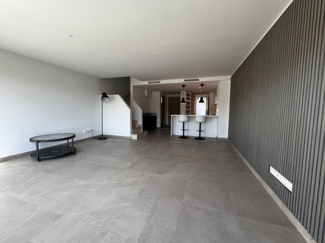 Adosado con 3 Dormitorios  en Estepona