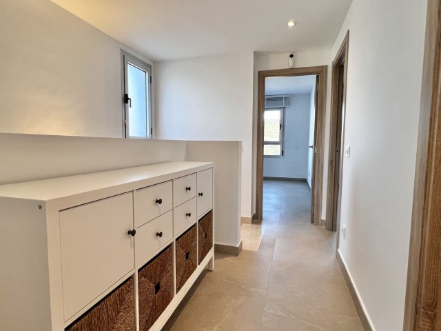 Adosado con 3 Dormitorios  en Estepona