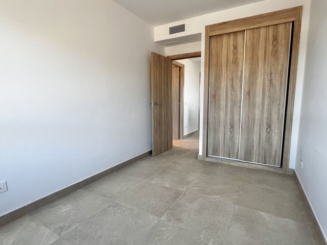 Adosado con 3 Dormitorios  en Estepona