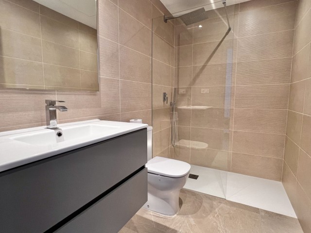 Adosado con 3 Dormitorios  en Estepona