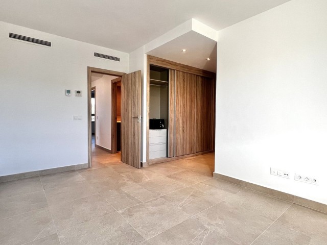 Adosado con 3 Dormitorios  en Estepona