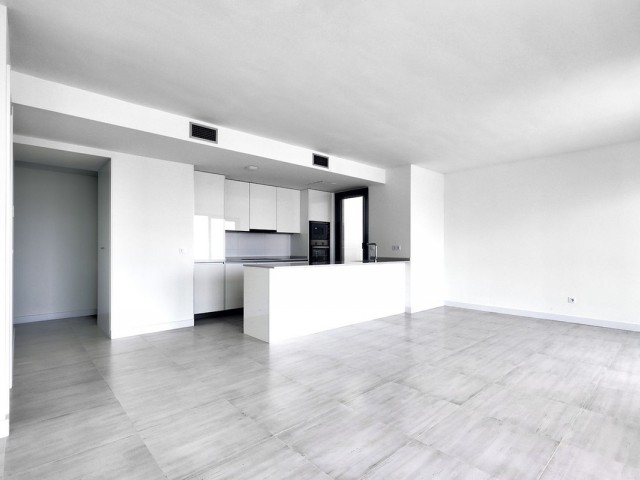 Ático con 3 Dormitorios  en Estepona