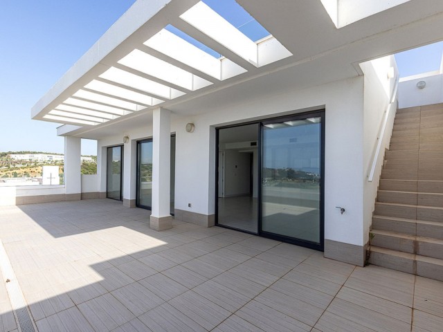 Ático con 3 Dormitorios  en Estepona