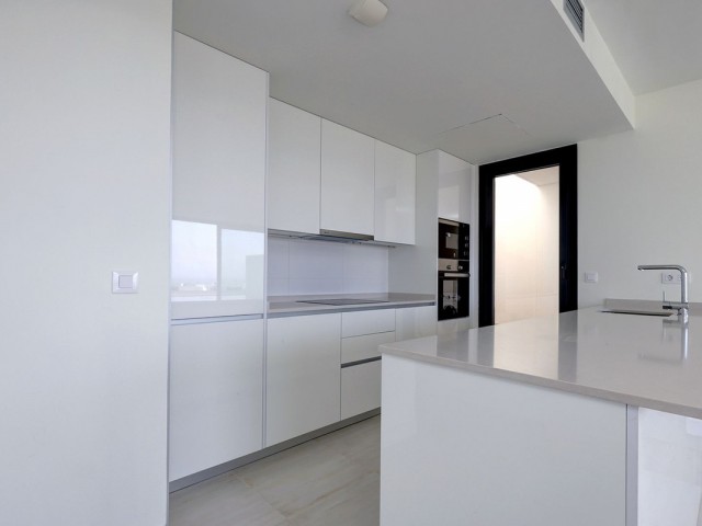 Ático con 3 Dormitorios  en Estepona