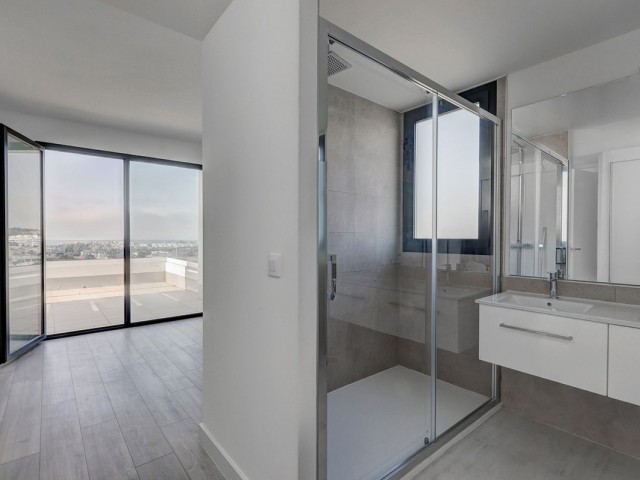 Ático con 3 Dormitorios  en Estepona