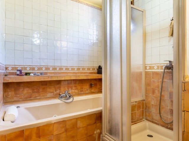 Villa con 4 Dormitorios  en Elviria