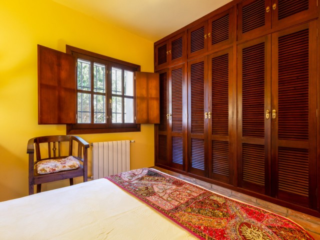 Villa con 4 Dormitorios  en Elviria