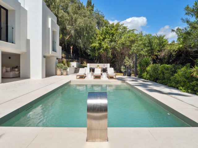 5 Bedrooms Villa in Nueva Andalucía