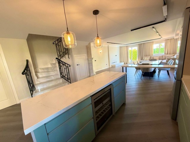 3 Bedrooms Townhouse in El Paraiso