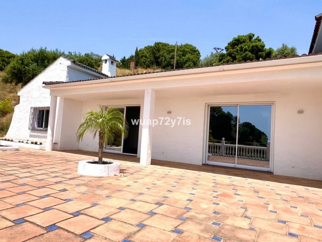 5 Bedrooms Villa in Estepona