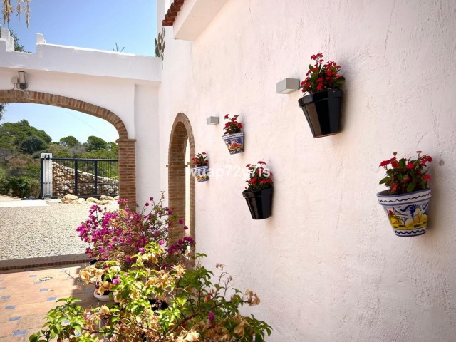 5 Bedrooms Villa in Estepona