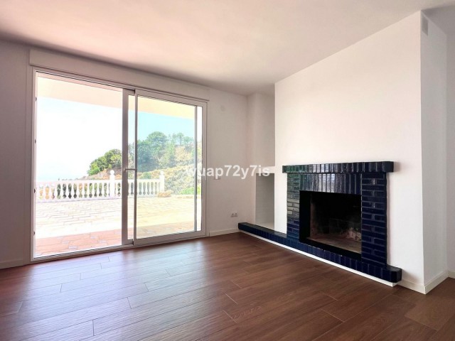 5 Bedrooms Villa in Estepona