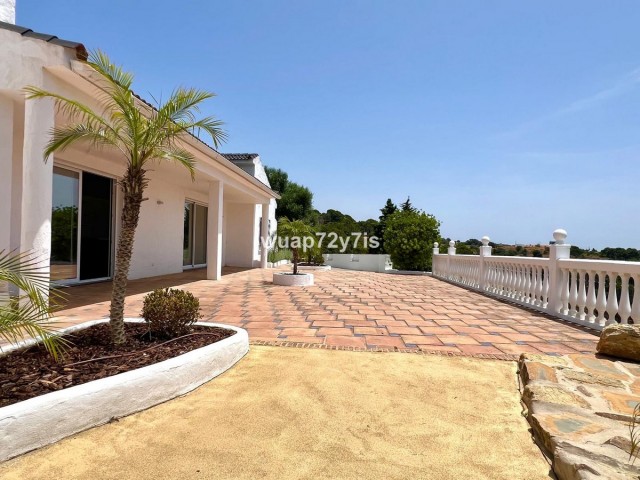 5 Bedrooms Villa in Estepona